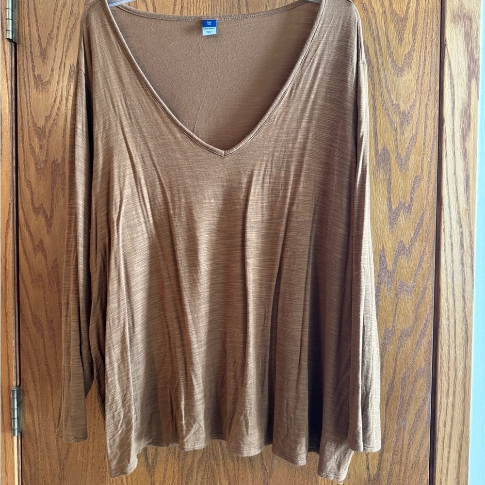 BUNDLE of 2 Luxe Old Navy Long Sleeve V-Neck Tees